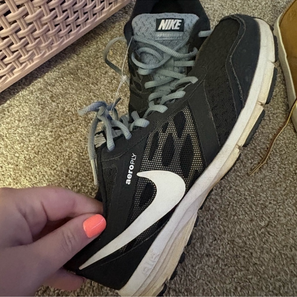 Nike Black and White Athletic Shoes Classic Design - Picture 1 of 2